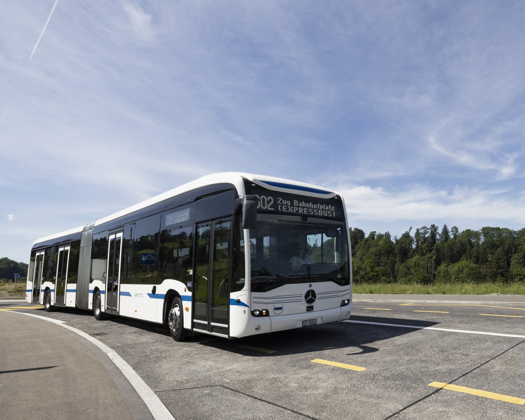 Bus auf einem Landweg