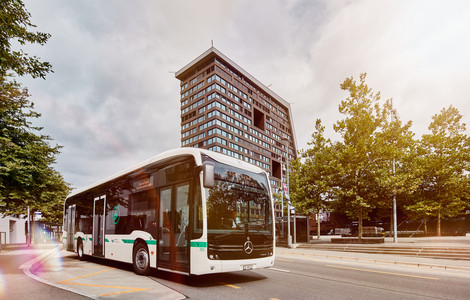 E-Bus vor der Bosshard Arena