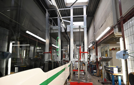E-Citaro Bus und Dacharbeitsplatz