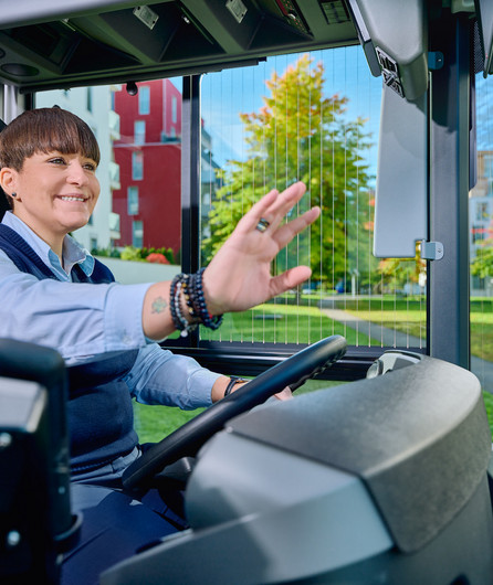 Busfahrerin am fahren