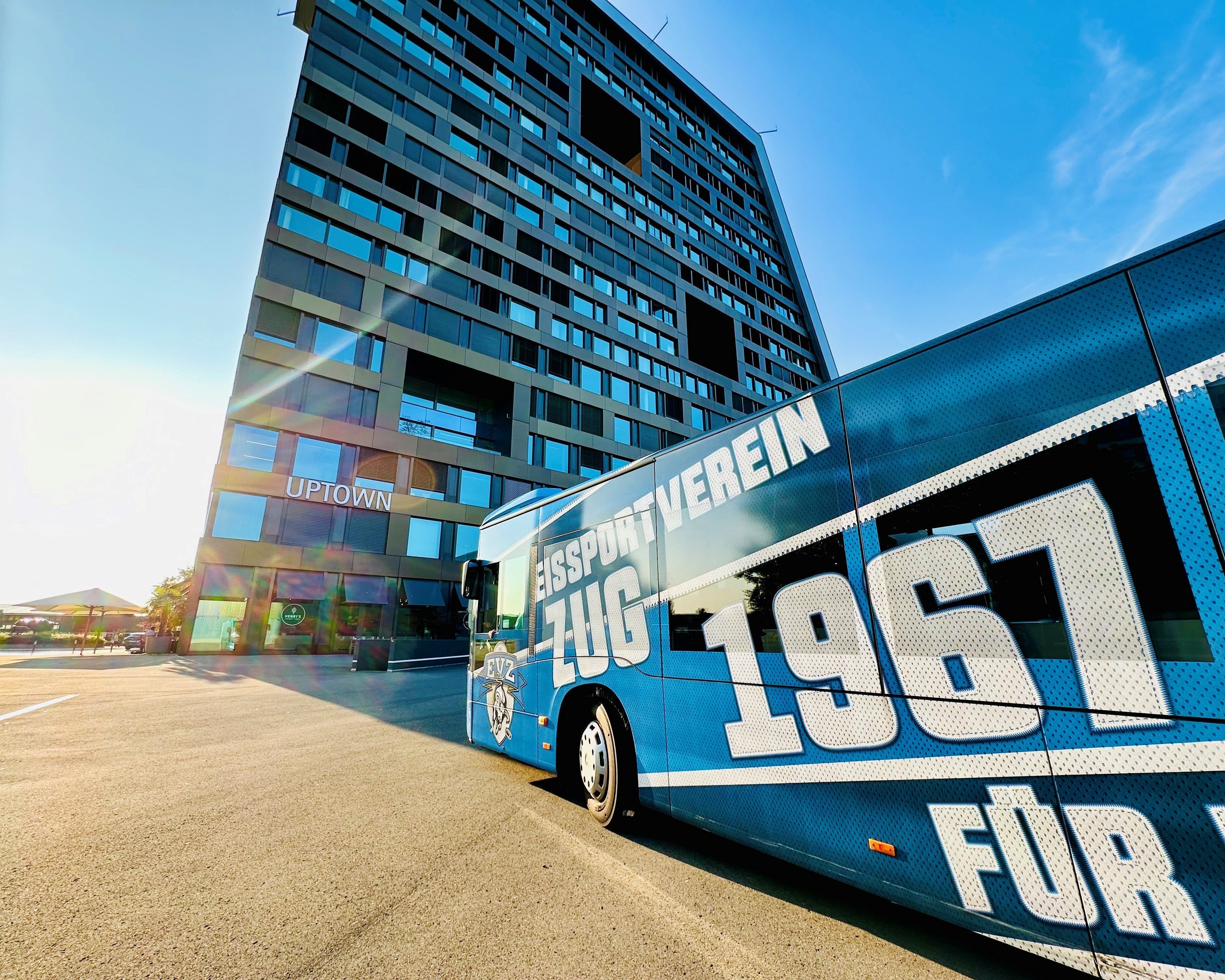 EVZ Bus vor Stadion