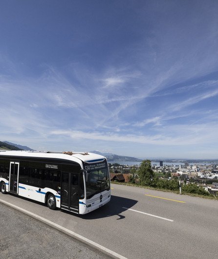 Bus auf Landstrasse