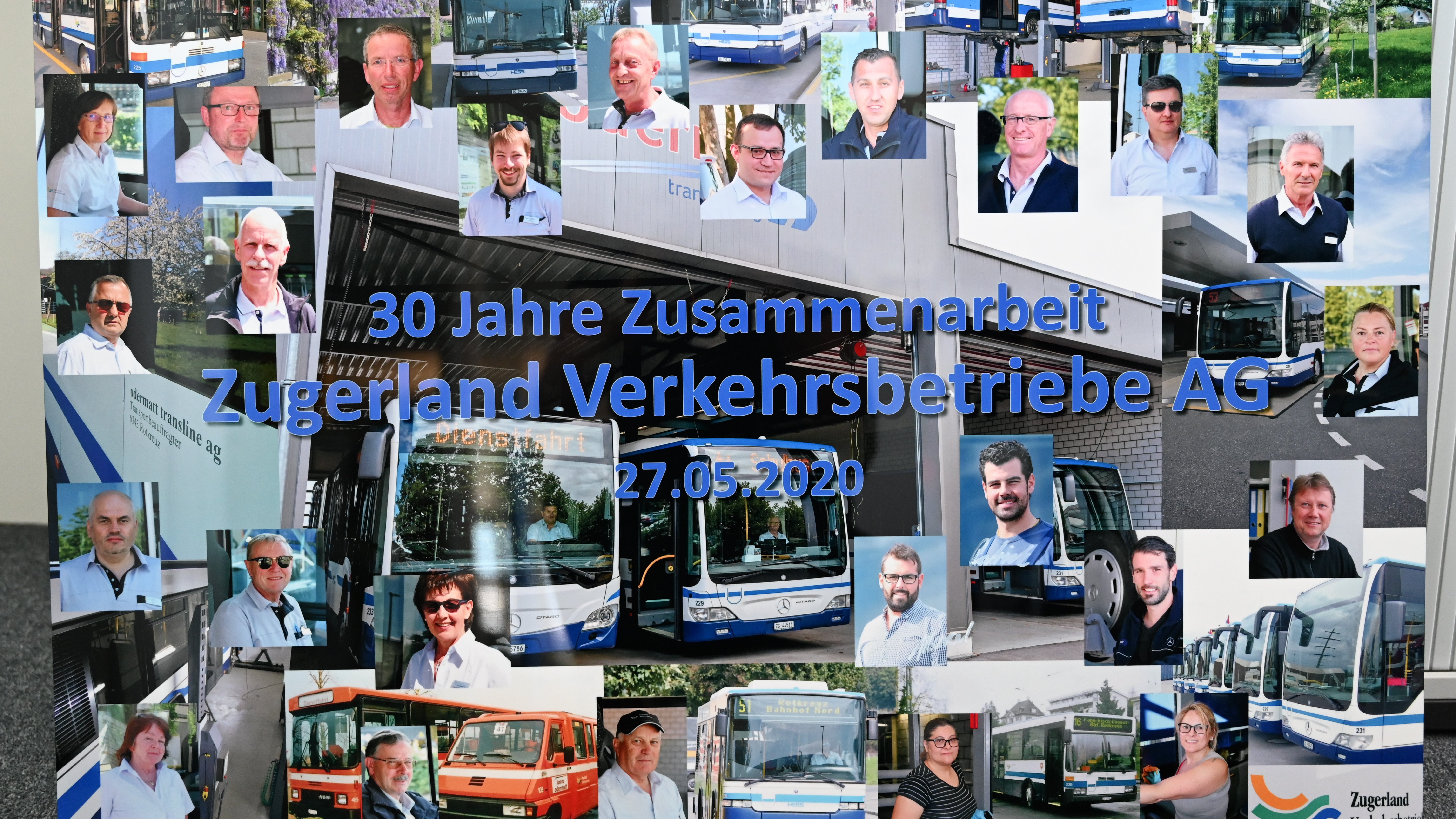Bild mit mehreren Busfahrern für 30 Jahre Zusammenarbeit