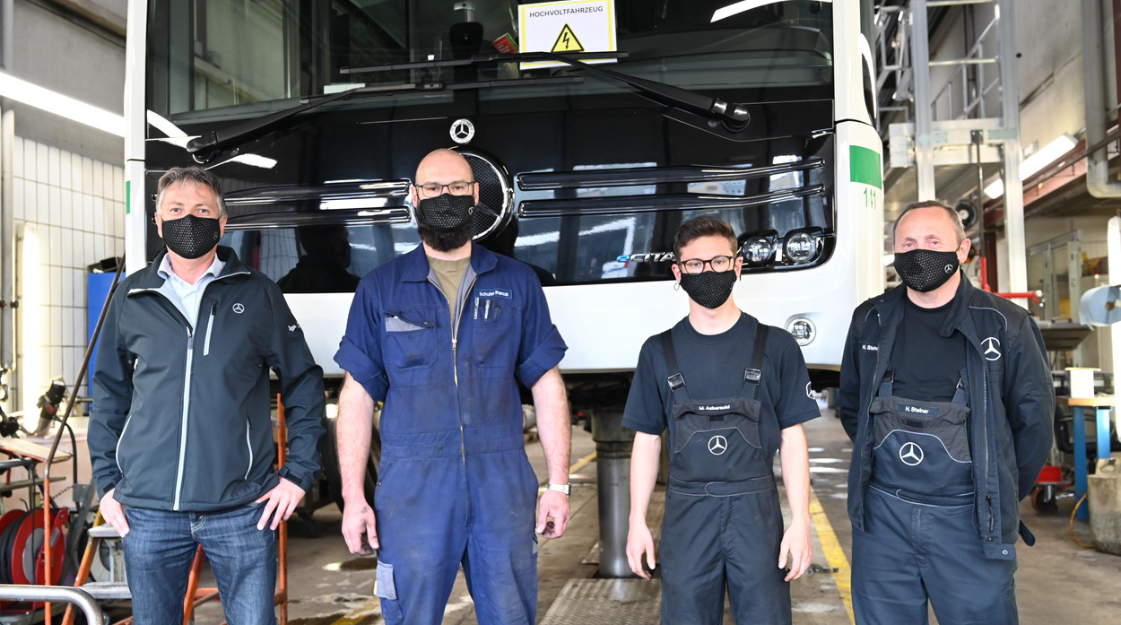 E-Team vor E-Bus
