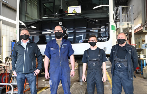 E-Team vor E-Bus